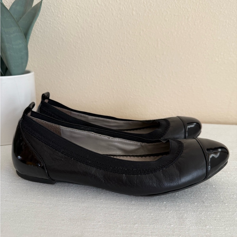 Me Too Kaden 4 Black Leather Cap Toe Elastic Ballet Flats